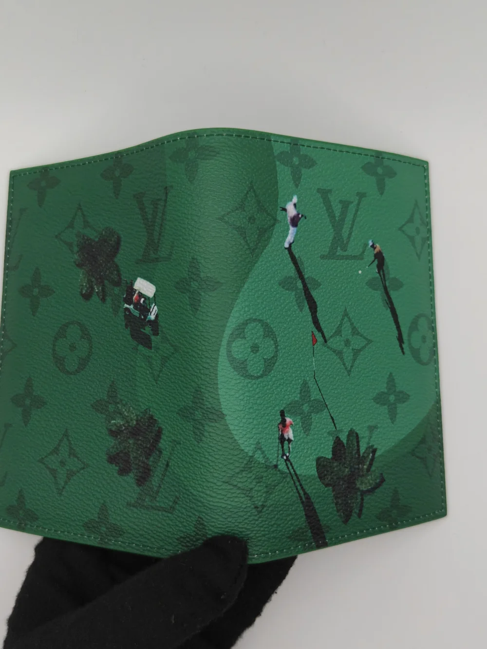 Louis Vuitton comes box